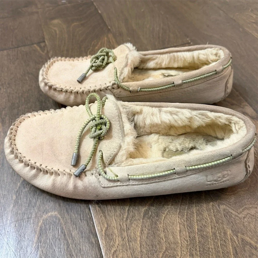 UGG Dakota Moccasin Slippers Womens Size 8 Beige Shearling Lined Green - Picture 4 of 12